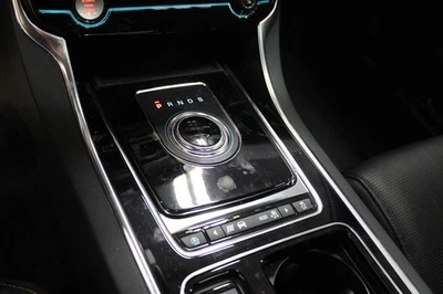 Jaguar XE 2019 cambio de transmisión 2992397 Foto 1 de 4