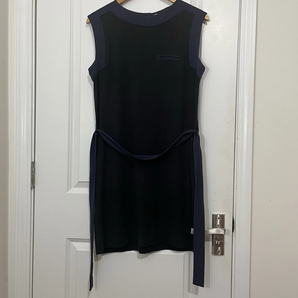 Vestido Lacoste 100% Seda Negro Azul Sin Mangas Corbata Cintura EE. UU. 8/M Lagenlook Carrera Foto 1 de 4