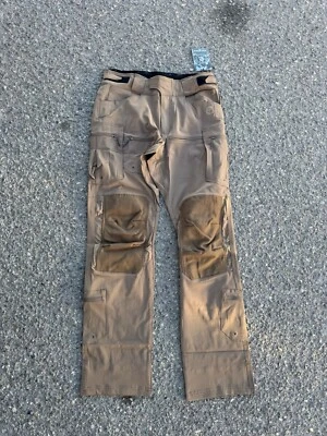 Pantalones de asalto Born Primitive OP para hombre 32x33 marrón coyote Foto 1 de 4