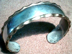 925 Sterlingsilber Manschettenarmband poliert & gehämmert Kanten 6" - Bild 1 von 4