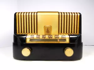 VINTAGE EXCELLENT EMERSON RAYMOND LOEWY GOLD FACADE & BLACK BAKELITE OLD RADIO - Picture 1 of 8