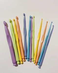 Crochet Hooks colorful in different sizes (12 pieces) - Picture 1 of 2