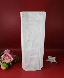 Rosenthal Designer: Martin Freyer Brutalist - Vase weiß 34 cm. Bisquit Relief - Bild 1 von 8