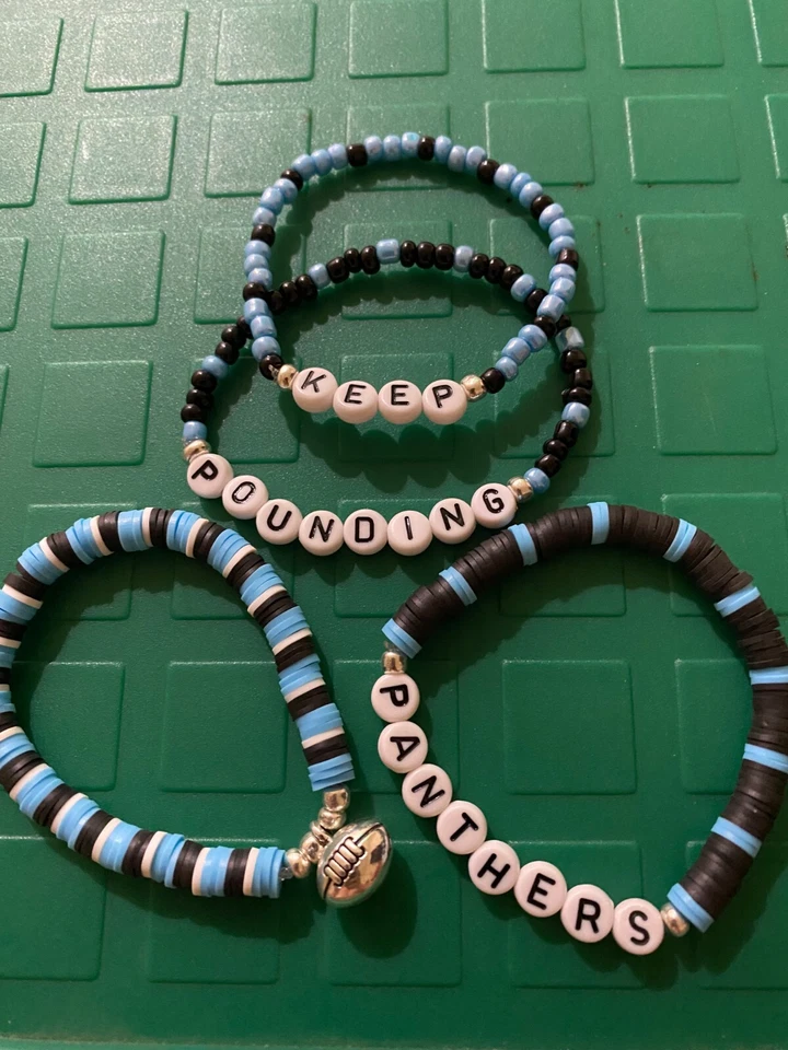 Carolina Panthers 男式 4 件套手链套装 - Keep Pounding - 足球小饰品 — 第 1/2 张图片