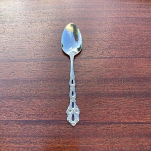 1 Oneida Community Stainless Flatware Chandelier Tea Spoon - Picture 1 of 6