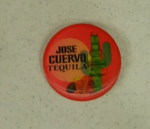 Suervo Tequila Lenticular Pinback - Bild 1 von 6