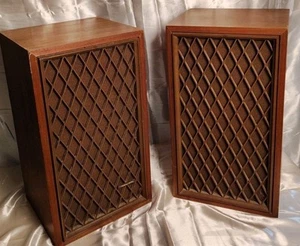 Vintage Radio Shack Realistic Nova 6 Bookshelf Speakers with Lattice Grills - Picture 1 of 6