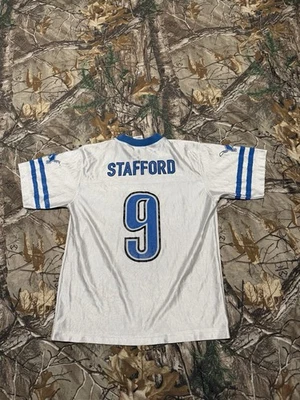 Camiseta deportiva juvenil grande de los Detroit Lions NFL Matthew Stafford en el campo Nike fútbol americano WCF Foto 1 de 4