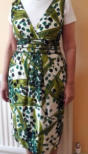 Reduced. Soft cotton size 10. 'V' neck leafy print on white. Flattering style - Picture 1 of 12