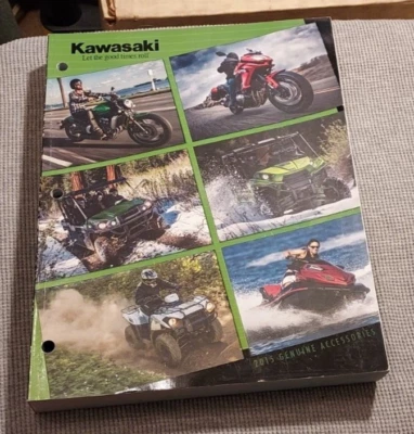KAWASAKI GENUINE ACCESSORIES 2015 LARGE PAPERBACK CATALOG MOTORCYCLES, ETC... Foto 1 de 3