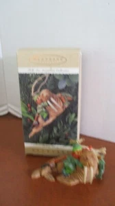 HALLMARK 1995 Arte Popular Americano Fiesta de Pesca Adorno de Navidad ~ Nuevo en Caja - Imagen 1 de 5