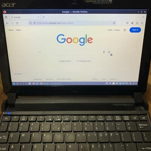 Acer Aspire One laptop with Linux Lubuntu Good Working Cond. & Original Pouch - Picture 1 of 19