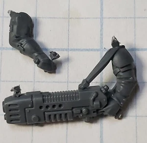 40k Astra Militarum Bits Cadian Command Squad Plasmagun w Arm #93 - Picture 1 of 3