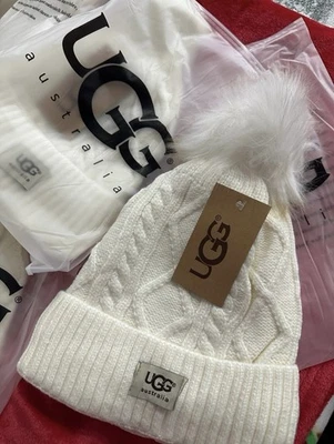 Gorro tejido con cable UGG con forro polar. Nuevo talla única adulto. Color Blanco Foto 1 de 4