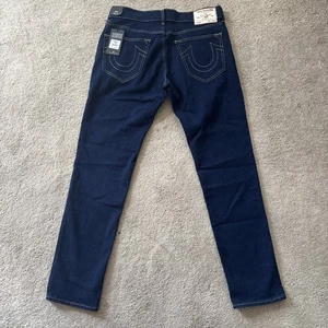 NWT $159 True Religion Rocco SN Men's Blue Jeans Relaxed Skinny Body Rinse 34X32 - Picture 1 of 11