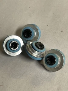 Lote de 4 tornillos Torx 450712-001 ojal de aislamiento de disco duro HP de montaje HP T15 TPUG - Imagen 1 de 2
