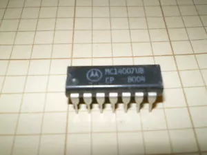 MC14007UB CD4007UB HCF4007UB par comparador doble inversor plus - Imagen 1 de 1
