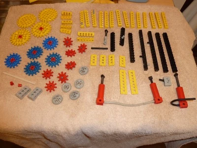 Job Lot 70s Vintage Technic Lego gears, Cogs, Plates and pneumatics - Image 1 of 4