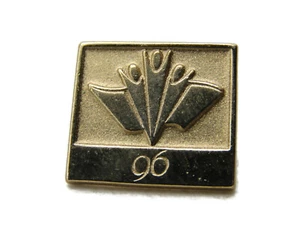 Prendedor gráfico 96 personas y banderas numeradas tono dorado - Imagen 1 de 4