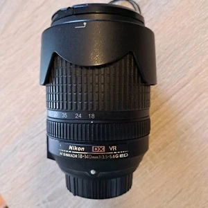 Nikon AF-S DX NIKKOR 18-140mm f/3.5-5.6G ED Vibration Reduction Zoom Lens - Picture 1 of 4