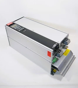 Convertidor de frecuencia Danfoss VLT5022PT5C20STR3DLF00A00C0 175Z4117 22 kW 27 kVA #L - Imagen 1 de 7