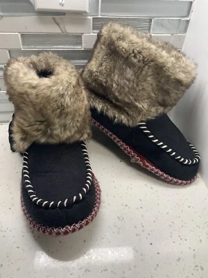 NINE WEST женщин ботинок тапочки искусственного меха поскользнуться на черный размер 7-8 США - Изображение 1 из 4