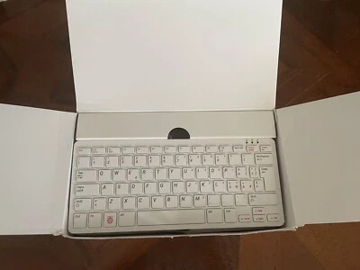 Raspberry Pi 400 (microSD, Broadcom BCM2711, 1,80 GHz, 4GB, Italiana) Kit... - Immagine 1 di 2