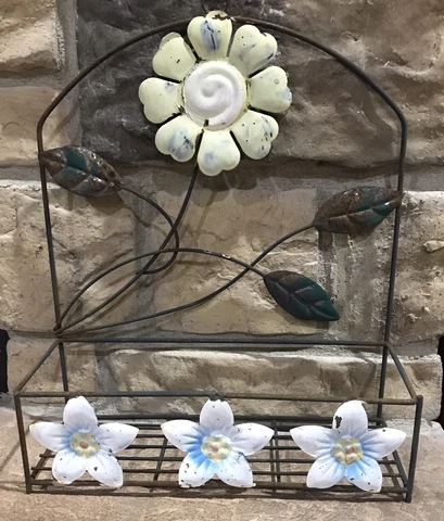 Vintage Rustic Worn Wire Flowers Metal Basket Rack Holder 13” X 10” A16 Cover