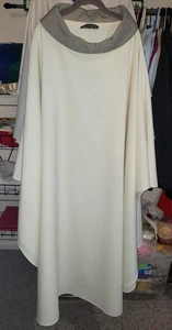 CLERGY PRIEST OFFICIANT CHASUBLE VESTMENT LABORI LTD CREAMY WHITE W/GRAY COLLAR - Picture 1 of 7