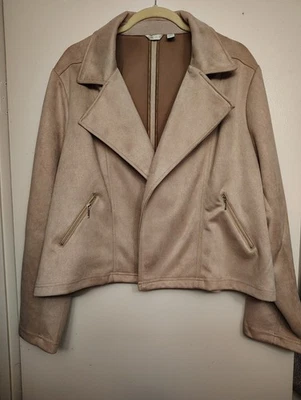 Chaqueta para mujer Cato Plus estilo moto beige suave imitación gamuza talla 22/24W 3X Foto 1 de 4