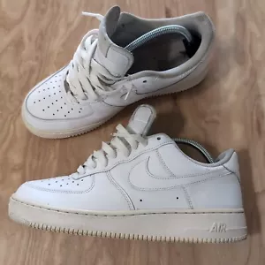 Nike Men's Air Force 1 Low '07 Athletic Shoes Triple White CW2288-111 Lot 10 - Afbeelding 1 van 8