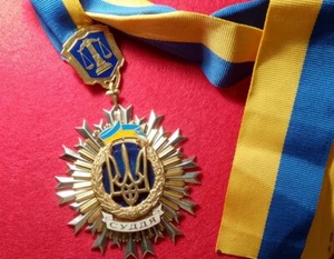 insignia pecho juez Ucrania - Imagen 1 de 5