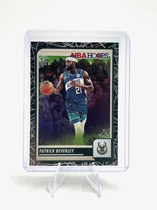 Patrick Beverley #6 Panini NBA 23-24 Haunted Hoops Web Holo Milwaukee Bucks - Imagen 1 de 2
