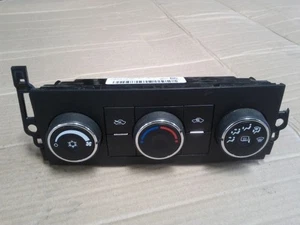10 11 GMC SIERRA Silverado 2500 CONTROL DE TEMPERATURA Manual sin descongelación trasera  - Imagen 1 de 5