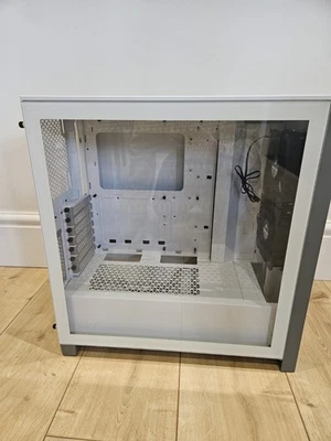 Corsair 4000D Airflow Mid-Tower ATX Tempered Glass Case White - Image 1 of 4