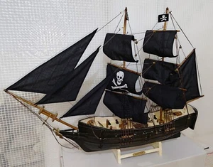 BLACK PEARL PIRATEN SEGEL SCHIFF MODELL DEKO HOLZ HÖHE KOMPLETT FUSS 77cm SY90 - Bild 1 von 24