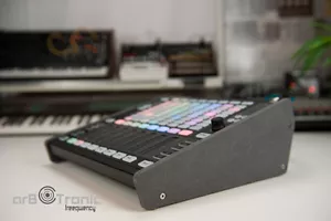 Native Instruments Maschine Jam Holz Ständer Seitenteile Desktop Stand MDF - Bild 1 von 12