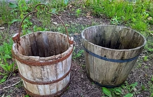 1 Antique & 1 Primitive Wood Slat Water Well Bucket Swing Handle (e7) - Bild 1 von 23