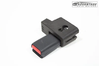 2019-2021 JEEP GRAND CHEROKEE ЗАДНЯЯ ПРЯЖКА ЦЕНТРАЛЬНОГО СИДЕНЬЯ 2-ГО РЯДА ОТ ОРИГИНАЛЬНОГО ПРОИЗВОДИТЕЛЯ - Изображение 1 из 4