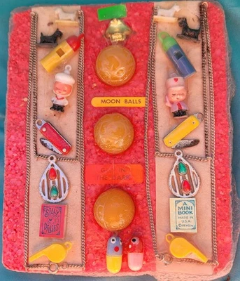 Vintage Gumball Vending Machine Display Card Keychain Charm Glow Moon Ball Knife - Image 1 of 4