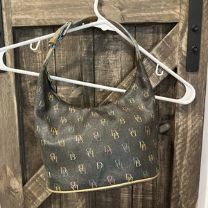 Mini hobo Y2K Dooney & Bourke de lona recubierta Rainbow Signature*LEER/VER FOTOS* - Imagen 1 de 15
