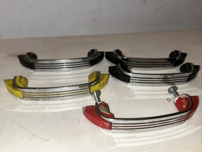 Tiradores de cajón cromados art deco 3x negro 1 rojo 1 amarillo  Foto 1 de 4