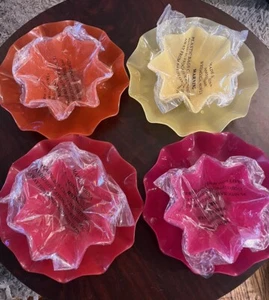 Tupperware Hot on Spot Whimsical Ruffled / Scalloped Edge 8 pc Plate & Bowl Set - Picture 1 of 2
