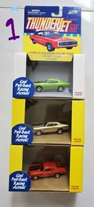 Johnny Lightning ThunderJet 500 Chevelle Set (3) Cromo Rosso, Giallo, Verde, Sil - Foto 1 di 8