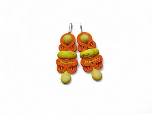 Orange-gelbe, handgenähte Ohrringe im Azteken-Stil - Bild 1 von 9