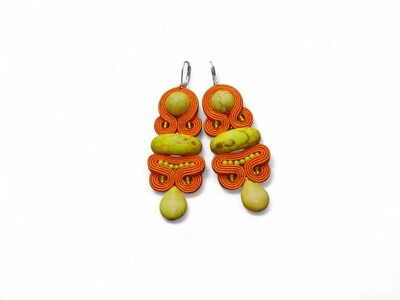 Orange-gelbe, handgenähte Ohrringe im Azteken-Stil - Bild 1 von 4