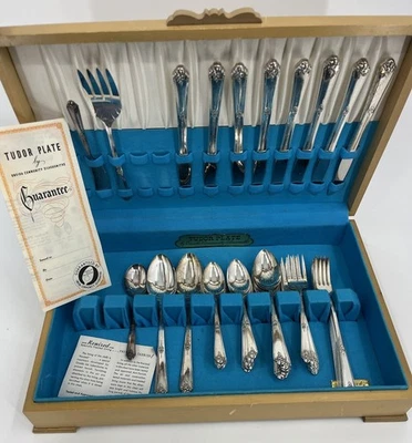 Винтажные посеребренные столовые приборы Oneida Community Sweet Briar Tudor с сундуком 52 шт. - Изображение 1 из 4