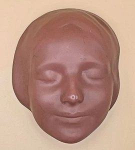 Máscara de pared de terracota Goldscheider Los muertos desconocidos del Sena - Imagen 1 de 5