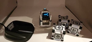 ANKI COZMO ROBOT TOY COSMO ROBOT W/ 3 Cubes And The Charging Pad - Picture 1 of 11