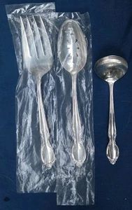 3 PRECIOSOS SERVIDORES ESPEJOS CUCHARÓN DE SALSA TENEDOR DE CARNE CUCHARA PLATA INTERNACIONAL - Imagen 1 de 7